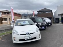 新車・中古車販売もお任せ下さい。また店頭に無いお車をお探しすることも可能です。<br /><br />車検・点検・一般整備・修理・鈑金塗装などお車のことなら何でもご相談下さい。