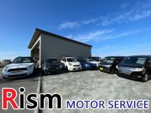 三重県伊勢市のRism MOTOR SERVICE【リズムモーターサービス】です。<br /><br />軽自動車からコンパクトカー、ミニバン、スポーツカー、輸入車まで、<br />多種多様な在庫を揃えてお客様のご来店をお待ちしております。<br /><br />輸入車に乗りたいけど故障が不安…という方もご安心ください。<br />当店では納車前の典型整備はもちろん、各種テスター診断を用いて“目に見えない不具合”も見逃しません。<br />納車後も保証付きですので安心してお乗り頂けます。<br /><br />一人一人のお客様のニーズに合わせたお車をご提供できるよう、在庫車の他にも注文販売も承っております!<br />自社整備工場も完備ですので、販売はもちろん、購入後のアフターもお任せください!!