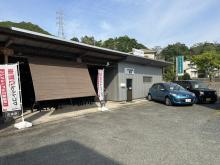 ■my garage K2■<br />ご覧いただきありがとうございます。<br /><br />広島県福山市にあるアットホームな車屋です。<br />安心、安全をモットーにして今年で14年!<br />新車・中古車・車検・板金塗装まで、お車のことならなんでもご相談ください。<br /><br />★「カフェテラス風」スペースにて、当店自慢の挽きたて・煎れたてのコーヒーをお召し上がりください!<br />お子様にはジュースもご用意しております。<br />お車だけでなく、ちょっとした憩いの場としてご活用ください!<br /><br /><br />【販売は抜群の透明性!】<br />よくありがちな点検や整備にかかる費用や保証料金を別途でいただく事はありません。<br />また、諸費用についても遠方納車や税額変更などを除き、必要なものを必要な分だけいただいており、不明瞭な費用は一切ありません。<br />各メーカーの新車はもちろん、在庫車の他にも全国のオークションから、お客様お一人お一人のご希望に合ったお車をお探ししています!<br /><br /><br />【当社で販売する中古車は「全車点検整備付き」です。】<br />しっかり納車前に点検と整備を行った車を納車させていただきます!<br />点検は「OBD診断」もしっかり行い、入庫時の点検～お渡し前まで、何をどう整備したのか、整備内容までしっかりとご説明させていただきますので安心してお問い合わせください!<br />保証付き車両の補償内容グレードアッププランにも対応しておりますので、納車後も安心してお乗りいただけます。<br /><br /><br />★当店は「車も歳をとるってホント?」をテーマにして、車のアンチエイジングケアを積極的に施工しております。<br />長く大事にお乗りいただくにはうってつけの車屋です!<br />是非一度ご相談にご来店ください。<br /><br />★保険の見直しにも専門のスタッフがご希望をお伺いさせていただきますので、お気軽にお声がけください。<br /><br />★敷地内に提携認証工場があり、突然のトラブルにも対応しています。<br />お近くでお困りの際にもお電話一本で駆け付けます。<br />便利な車屋として当社をご活用ください!<br /><br />★営業時間 9:30～19:30<br /><br />★定休日 日曜・祝日