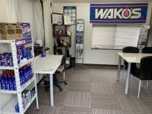 当社は「WAKO’S」製品を取り扱っております!<br />WAKO'Sの商品の販売も行っておりますのでお気軽にお声がけください。<br />また納車前の整備にはWAKO'S製のオイルを使用しております。<br />お車にかかわる様々なお悩みにしっかりお応えいたします!