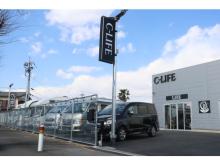 キャンピングカー専門店のC-LIFEシーライフです。<br />コンセプトは「キャンピングカーのある生活」。見て、触って、乗って、あなたにピッタリのキャンピングカーを見つけて下さい!<br />専門店ならではの知識や今までに得た経験全ての情報をご提供致します。キャンピングカーの事ならぜひ当社にお任せください!!<br />キャンピングカー販売、買取、修理、カスタム等々何でもご相談下さい。全国販売/全国納車も可能です!!<br />話題沸騰中の軽キャンパーから根強い人気のハイエースタイプのバンコン、キャブコン、輸入車をじっくり比較しながらお選び頂けます。