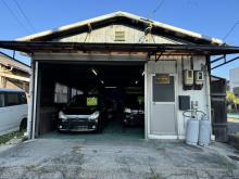 ご覧頂きありがとうございます(^^)/<br />三重県四日市市のHME GARAGE【エイチエムイーガレージ】です。<br /><br />「四日市市曙町の安心・お得な中古車販売店!軽自動車を中心に豊富なラインナップ」<br /><br />三重県四日市市曙町にある当店では、軽自動車を中心にお値打ちな車を取り揃えています。<br />気に入った車が在庫にない場合でも、ご希望の車をお探しするサービスも行っていますので、<br />遠慮なくご相談ください!<br /><br />さらに、販売だけでなく、車検や整備、アフターサポートもおまかせください。<br />車の購入後も安心してお乗りいただけるよう、プロのスタッフが丁寧に対応いたします。<br />お得な価格と安心のサービスで、皆様のカーライフを全力でサポートいたします!<br /><br />ぜひ一度、当店にお立ち寄りください!