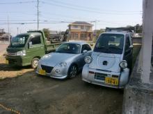 ご来店される際は、パチンコタイホウ様駐車場の間の道を入って頂くと店舗の方がございます。一見すると普通の一軒家!ですので看板を目印にお願いします。ご不明な場合は、お電話くださいませ!近くに展示スペース、作業スペースもございます!