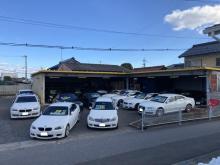 お買い得な輸入車を中心に取り揃えております。<br />全国納車対応!!<br />ベンツ、BMW、ジャガー、ボルボ中心に、随時25台以上在庫車ございます。<br />在庫にないお車もお気軽にご相談ください。<br />販売以外も車検整備・修理等も受け付けております。<br /><br />お車に関わることは「オートハウスゲット」へ!!