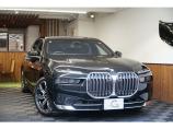 31.3インチの純正リアモニターを装着したBMW740dの入庫です。パノラマや純正20AWなど...