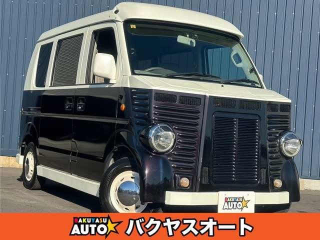 シトロエン仕様のレトロでかわいい軽自動車!白と紫のツートンカラーでかわいさ倍増!スズキ エブリィ!