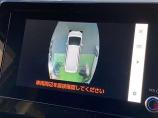 【パノラミックビューモニター】クルマを真上から見ているような映像を表示。 運転席から確認しにく...