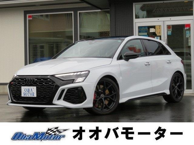 令和6年式アウディRS3スポーツパックのグレイシアホワイトパール色車が入庫しました♪純正OPも...